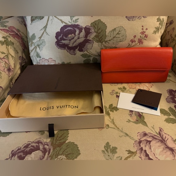 LOUIS VUITTON Piment Epi Leather Sarah Wallet - Picture 11 of 11